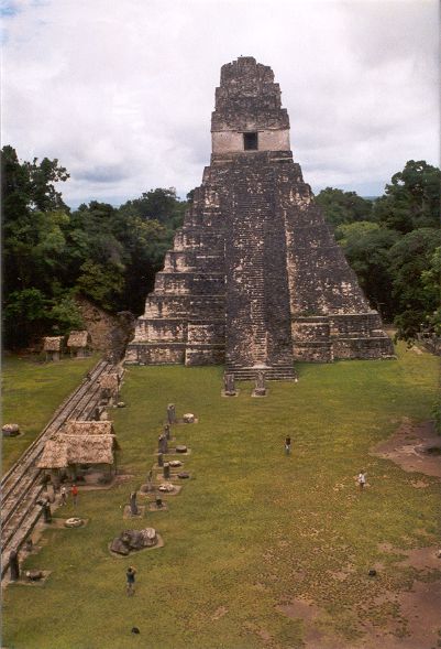 Tikal, plaza mayor, temple du jaguar