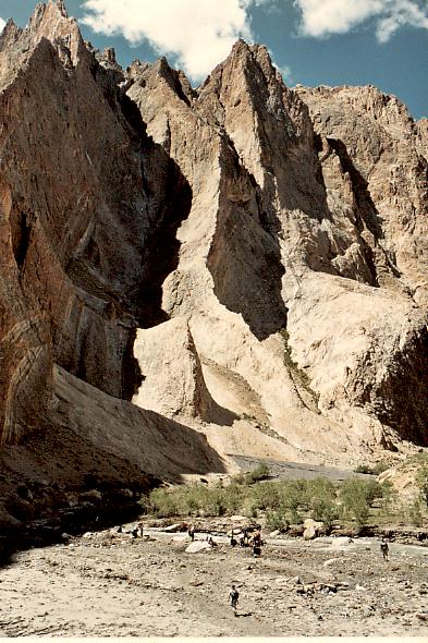 Entrée des gorges de la Khurna