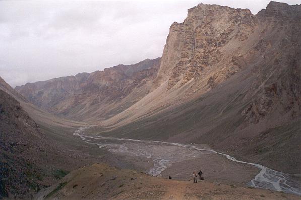 Vue du Zanskar lors de la descente du col