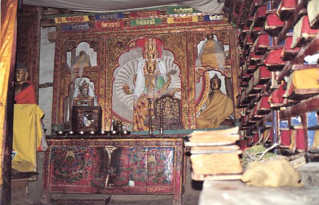 Salle du monastère de Mune