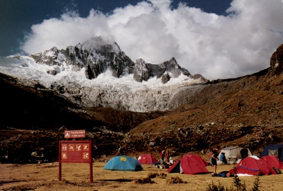 Campement dans la Cordillère Blanche